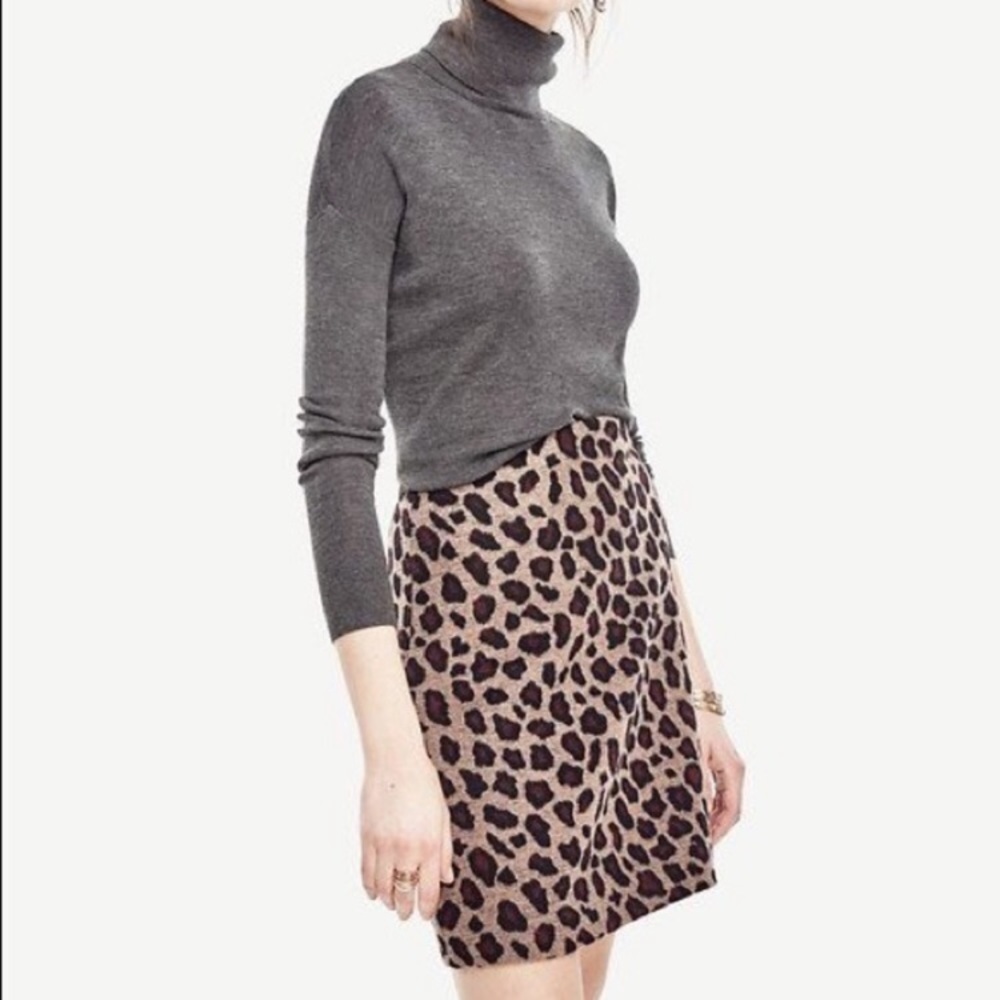 Ann Taylor Fuzzy Wool Blend Mini Skirt Size 4P
